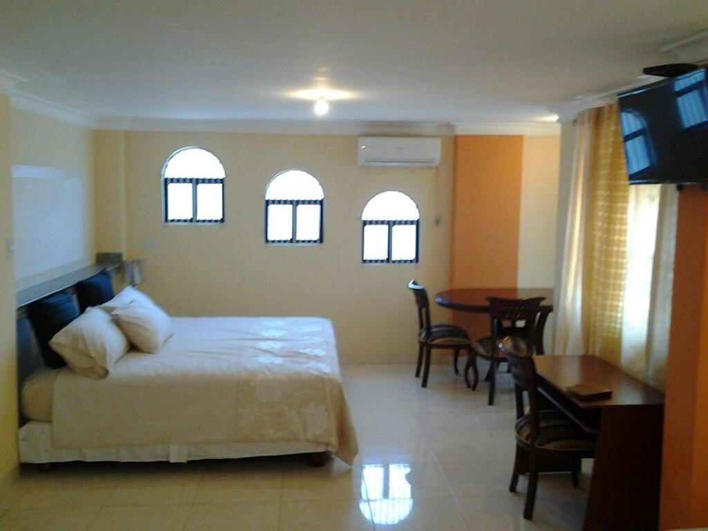 Suites La Rosa Гуаякуил Екстериор снимка